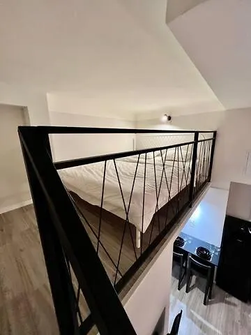 Chic Design Studio 3 Budapest Apartment